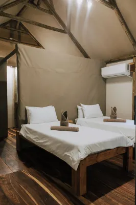Muchenje River Lodge Hotel di 