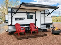 Grand Canyon RV Glamping Hotels near Route 66 Sign - Williams Mural