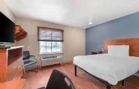 Motel 6 Suites Cincinnati Sharonville, OH