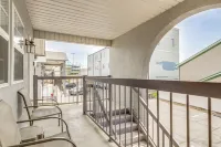 Walkable Retreat Near The Island! Gateway to Gsmnp - Condos