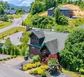 NEW Lux 4 BR Pigeon Forge Dollywood Hot Tub - Kitchen