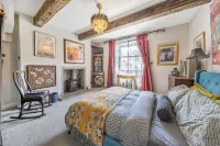 Hebden Bridge - House - Sleeps 8 - Pet Friendly