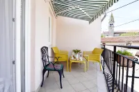 Bright flat with shared pool in Tar - balcón