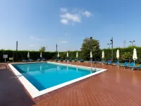 Novotel Caserta Sud - С бассейном