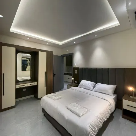 001 JRE apartment with stunning boulevard veiw