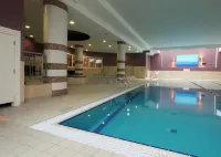 Raheen Woods Hotel - Pools