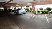 Palace Inn Toyota - parking