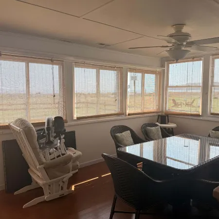 Lusby Beach House -3 BD 2 BA Steps to the Sand