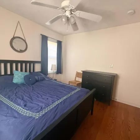 Lusby Beach House -3 BD 2 BA Steps to the Sand