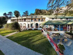 Pine Retreat - A Premium Heritage Property