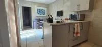 Cozy 2 Bedroom Cottage - Condos