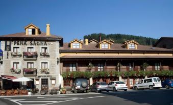 Hosteria Peña Sagra - Housity