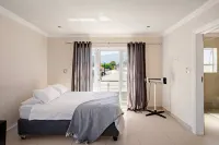 Elegant 4-Bedroom House Rental in Cape Town - Homestays