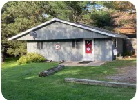 Clean cottage on the Eagle River Chain, dock, firewood, edge of town - Wifi