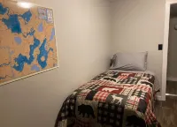Clean cottage on the Eagle River Chain, dock, firewood, edge of town - Wifi