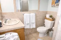 Botanical Beach Cottage - 2-Star