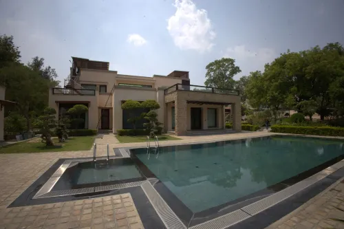 Stepstones Estate - Villas