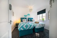 3 BD / Large Garden/ Driveway /Sleeps 8 / 1.5 Bath - جاكوزي