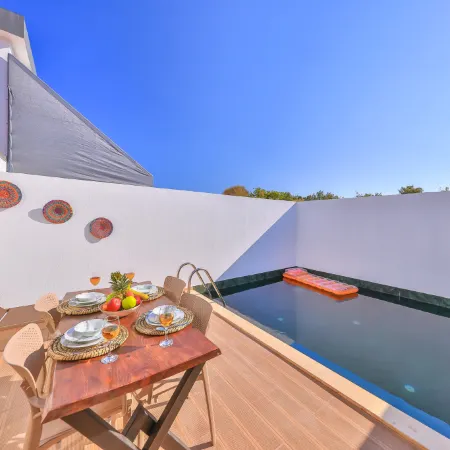 Villa Ay