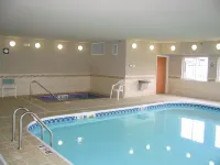 Holiday Inn Express JAMESTOWN by IHG - piscina