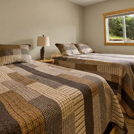 "Haufer Hall" - Charming 2-bedroom cabin on beautiful Little Boy Lake.