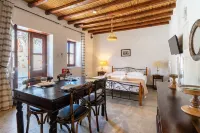 Stone Court Boutique Studios - 3-Star