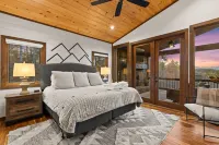 2-level Deck - Stunning Views - Hot Tub - Fire Pit - 4-Star