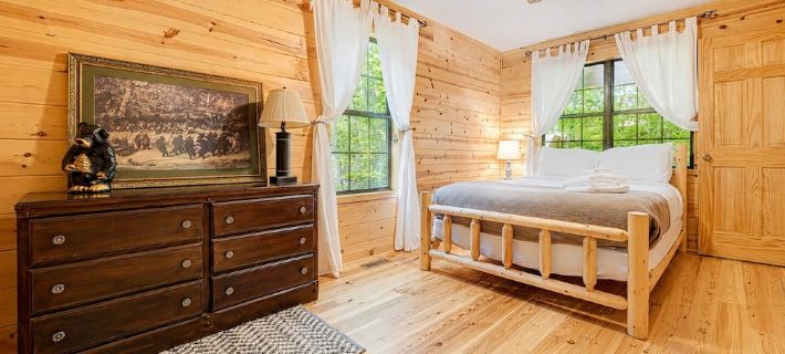 Private 2Br Cabin Fireplace, Deck + Firepit Hotels in Union County