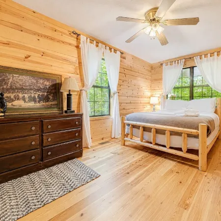 Private 2Br Cabin Fireplace, Deck + Firepit