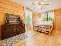 Private 2Br Cabin Fireplace, Deck + Firepit - 2-Star