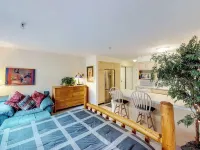 Slopeside Studio at Alyeska w/ Full Kitchen Hotels near Bear Cub