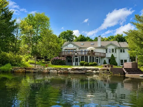 Luxury 5-Br Lakefront - Newly Renovated in 2026 - Private Hot Tub - Beach