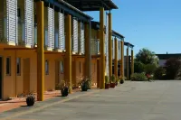 Greens Motel - Airport Shuttle