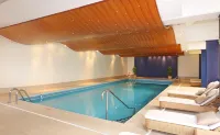 Royal Plaza Montreux - piscina
