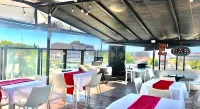 The Upperhouse Hotel Boutique Stay with City & River Views - فطور