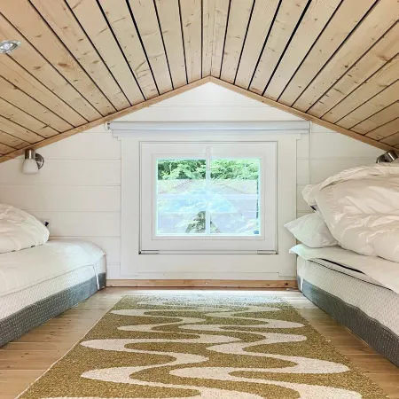 Lakeside Cabin with Panoramic Views ヴァルムドエー自治体のホテル