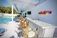 Twin Tides Large Home Heated Pool Spa Putting Green Golf Cart Tiki Bar Ping Pong Sleeps 14 - Private Pool