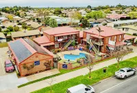 Early Australian Motor Inn - parking