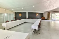Protea Hotel Oudtshoorn Riempie Estate - พร้อมWifi
