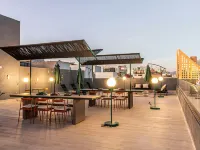 Kukun Socrates Polanco Hotels near Moliere Theatre