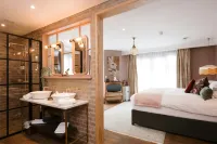 The Rabbit Hotel & Retreat - parking