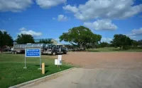 Hotel O Executive Inn & Suites Cuero Hwy 87 - Parking