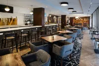 DoubleTree by Hilton Jamestown - bar