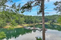 Lake Keowee Resort Condo w/ Fantastic View - Pools