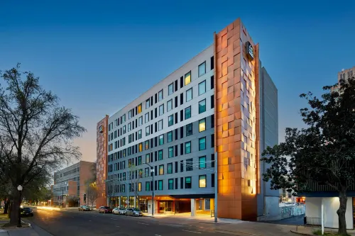 AC Hotel โดย Marriott Sacramento - ที่มีบาร์