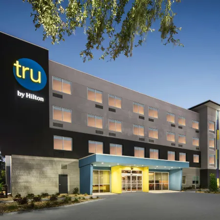Tru by Hilton Savannah Midtown