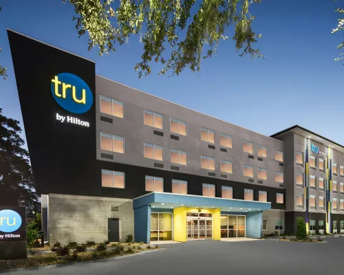 Tru by Hilton Savannah Midtown Hotels near Memorial Stadium