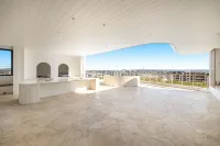 Poolside 2-bed Apartment at Lake Kawana - 4-Star