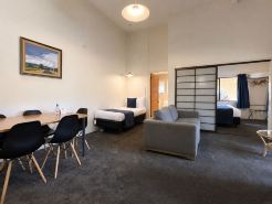 Captains Quarters Motor Inn