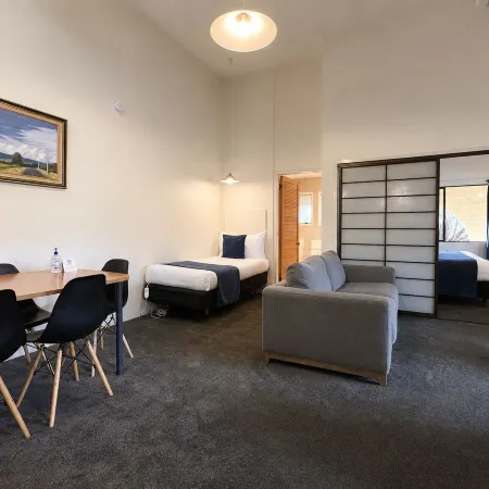 Captains Quarters Motor Inn